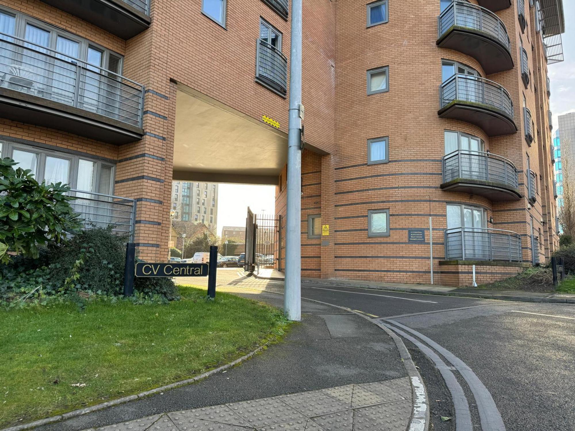 Triumph House: Central Coventry 3-Bed Apartment Exterior photo